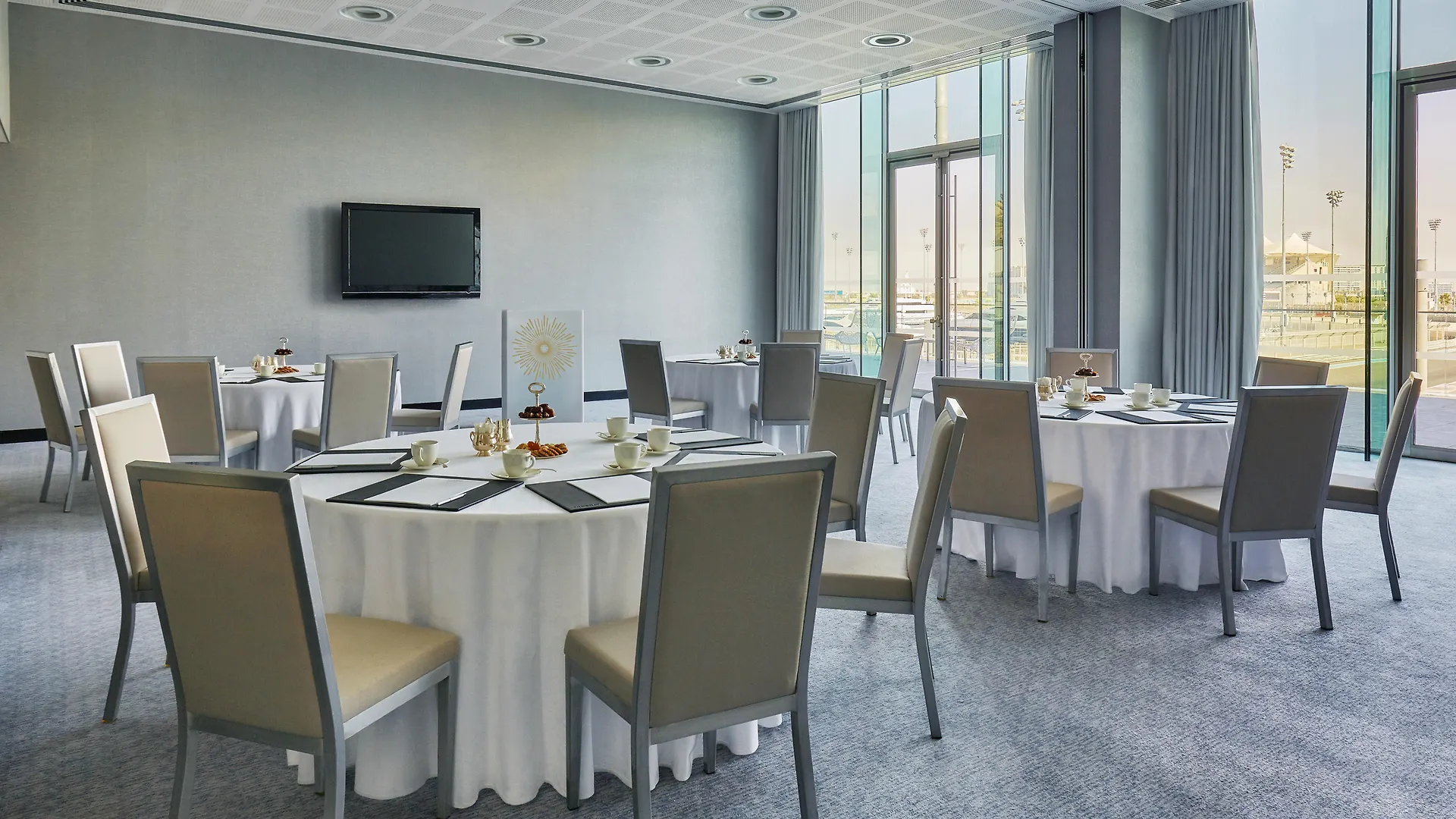 W Abu Dhabi - Yas Island Hotel