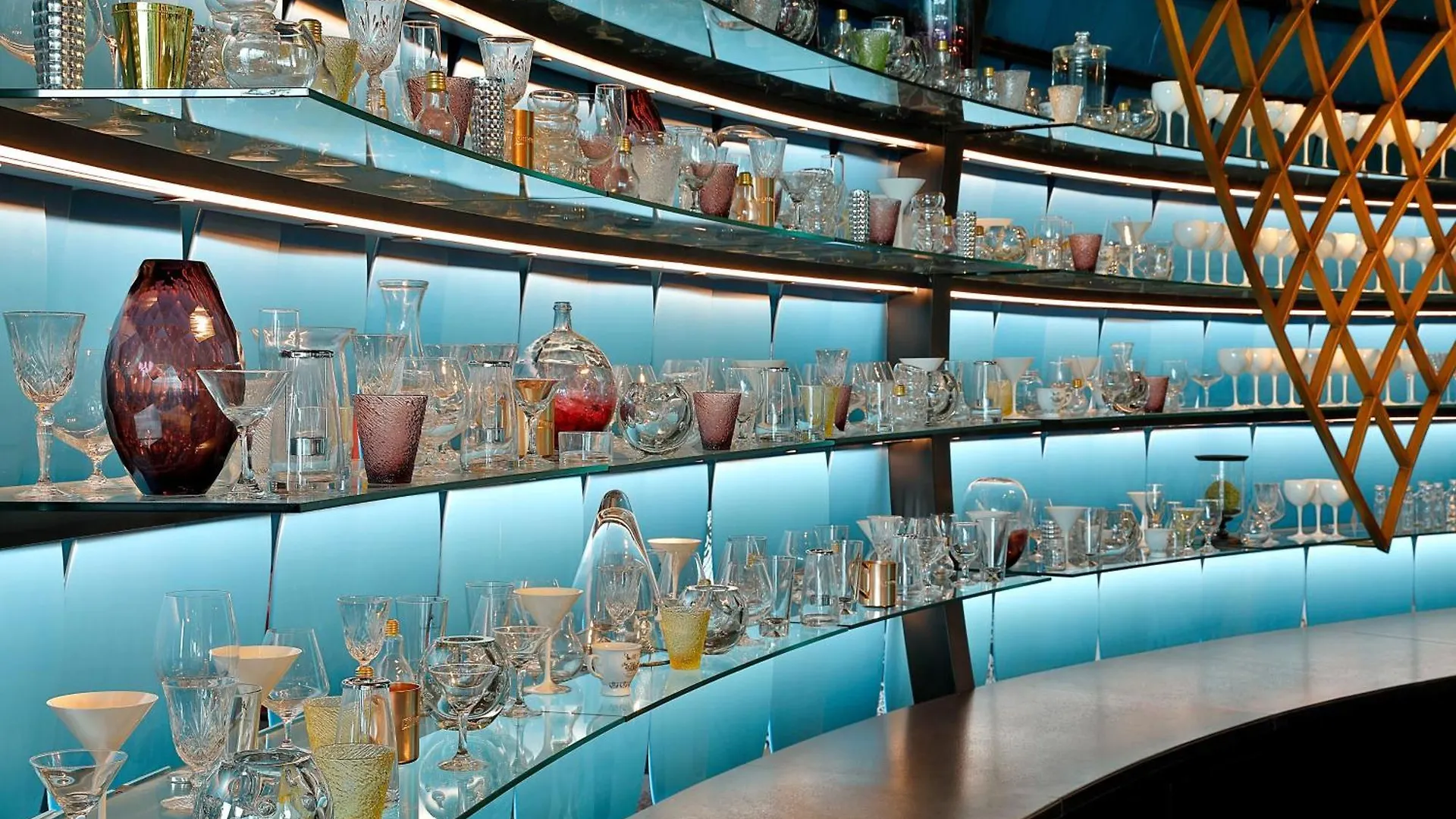 W Abu Dhabi - Yas Island Hotel